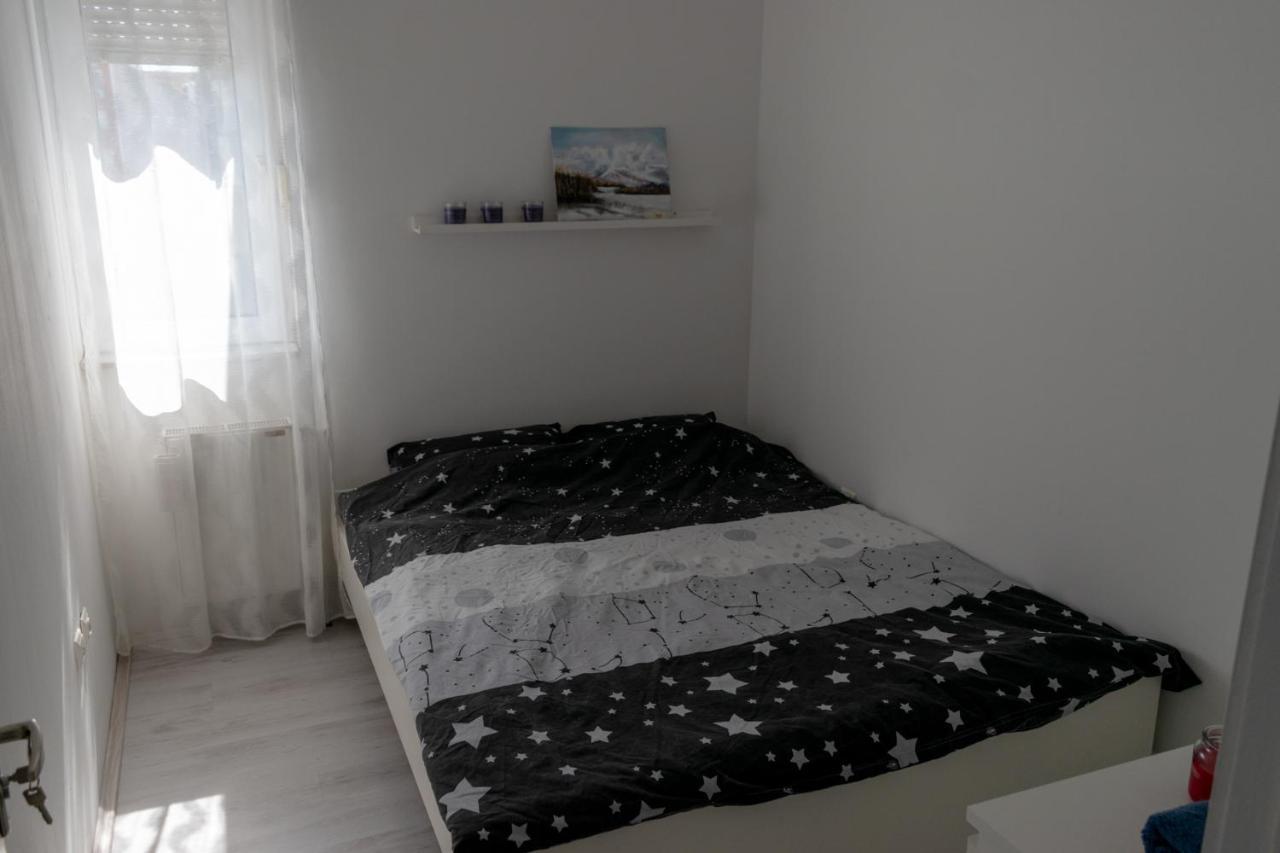 Stan Na Dan 021 Daire Novi Sad Dış mekan fotoğraf