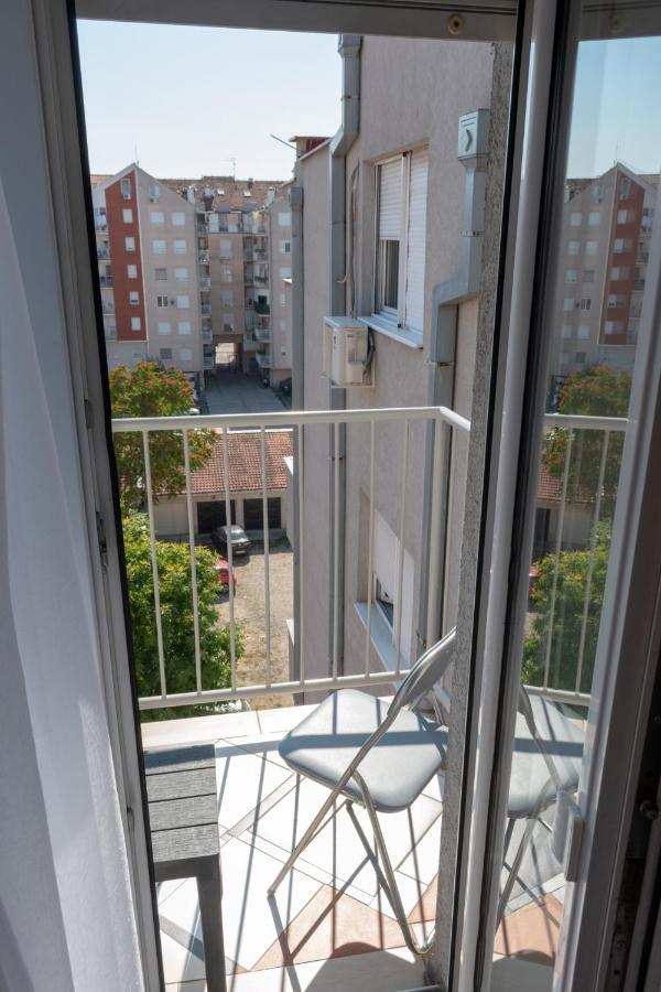Stan Na Dan 021 Daire Novi Sad Dış mekan fotoğraf